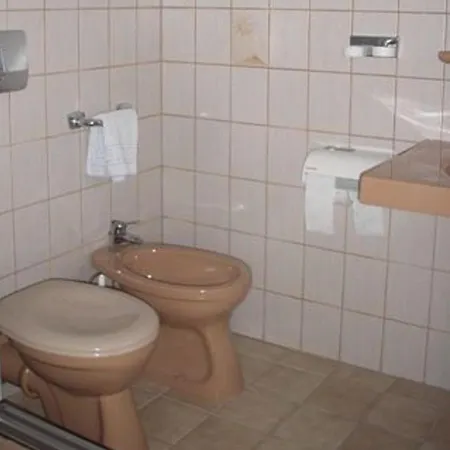 ホテル Restaurant Schmidter Bauernstube 2*